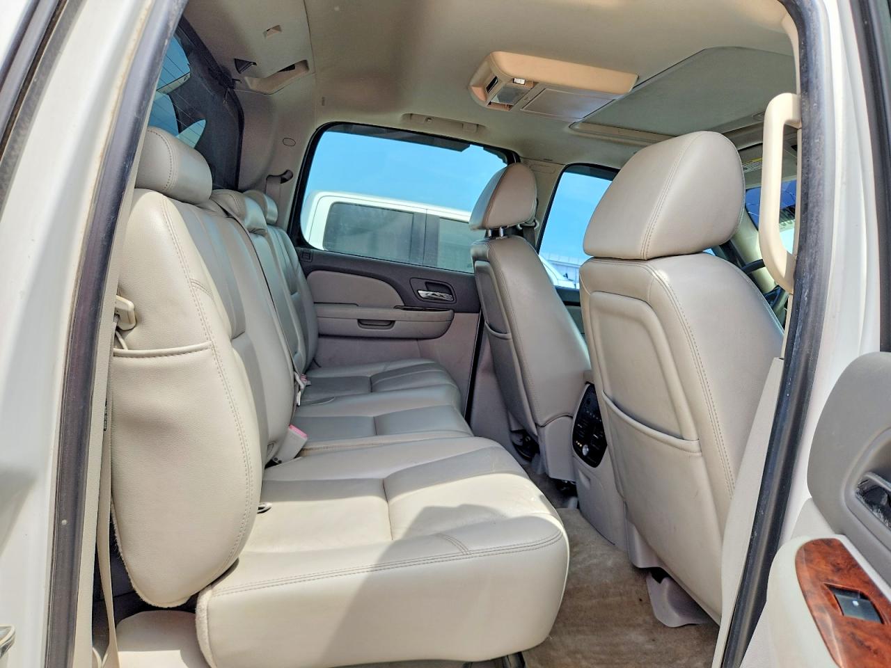 2007 Chevrolet Avalanche K1500 White vin: 3GNFK12347G175107