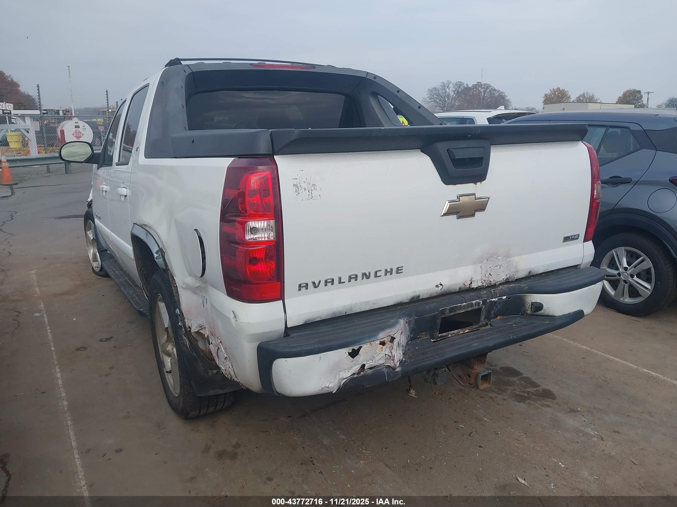 2007 Chevrolet Avalanche 1500 Ls/lt/ltz White vin: 3GNFK12347G212351