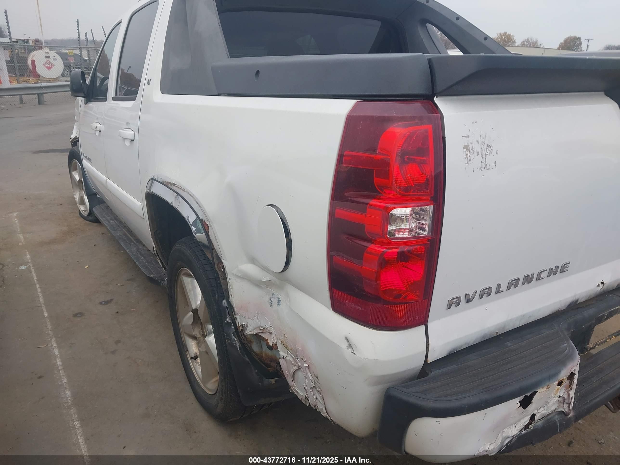 2007 Chevrolet Avalanche 1500 Ls/lt/ltz White vin: 3GNFK12347G212351