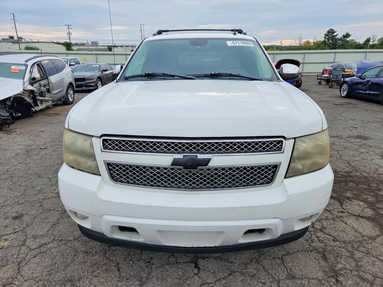 2007 Chevrolet Avalanche K1500 White vin: 3GNFK12347G313471
