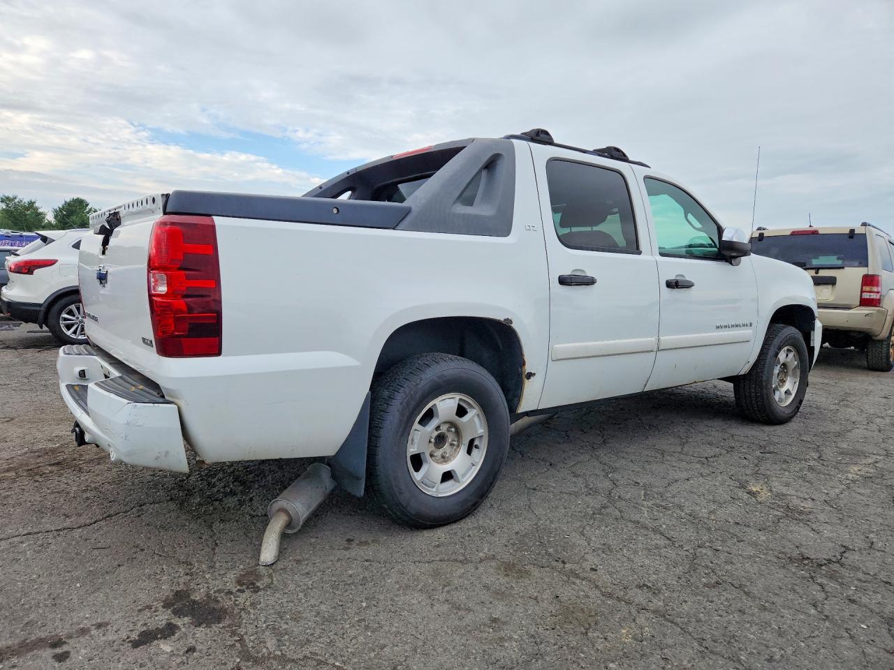 2007 Chevrolet Avalanche K1500 White vin: 3GNFK12347G313471