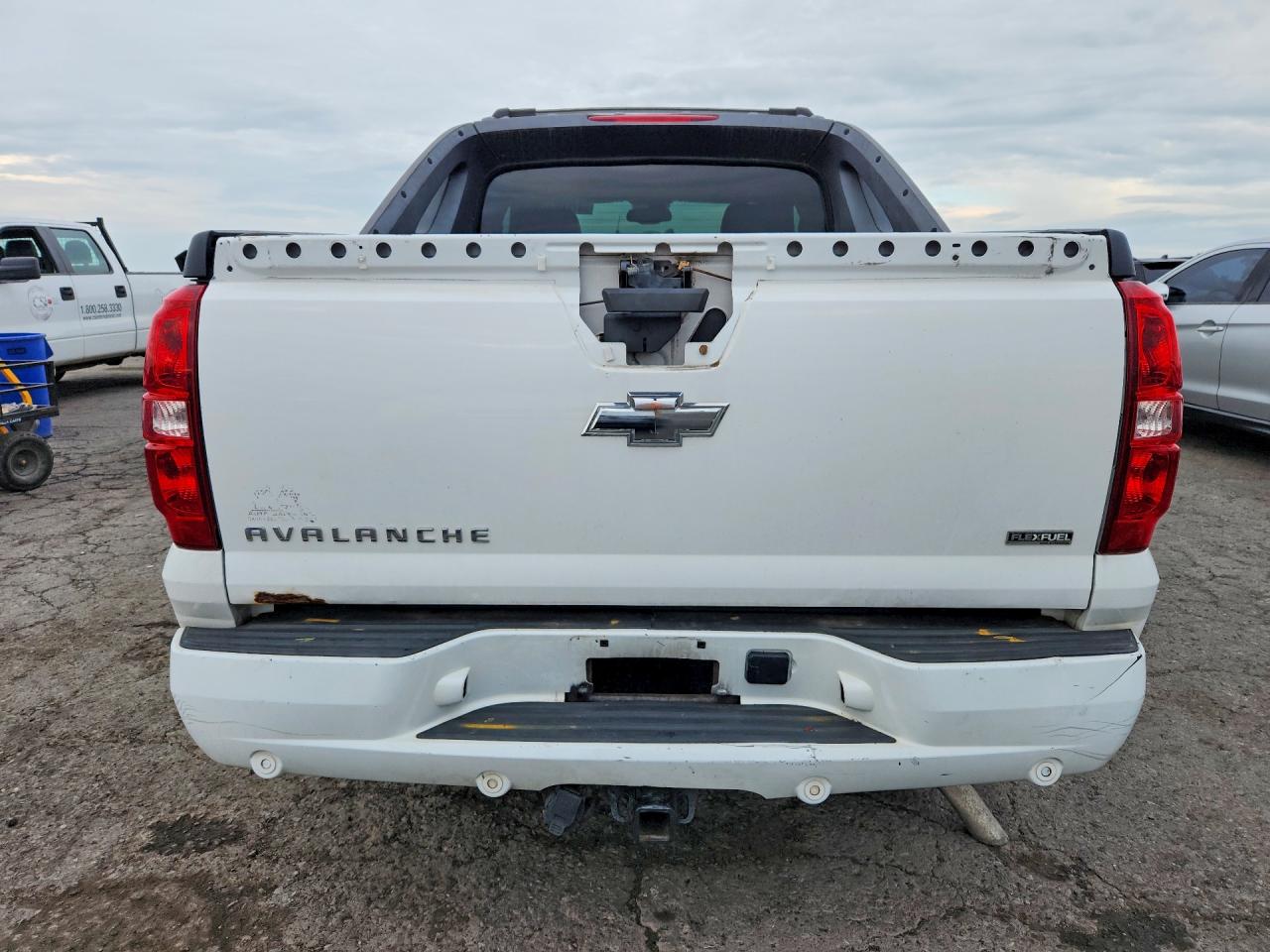 2007 Chevrolet Avalanche K1500 White vin: 3GNFK12347G313471