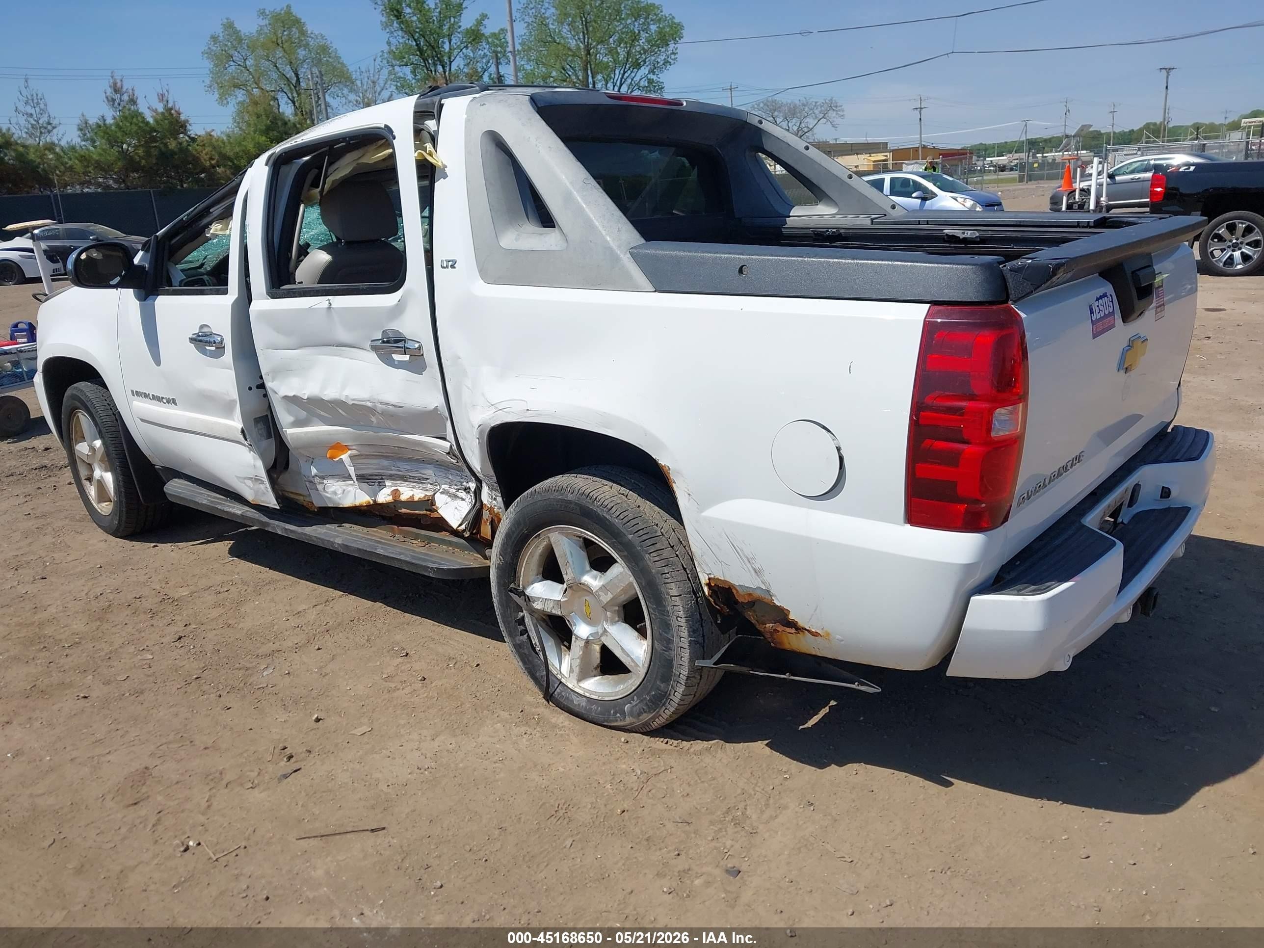 2007 Chevrolet Avalanche 1500 Ltz White vin: 3GNFK12367G267674