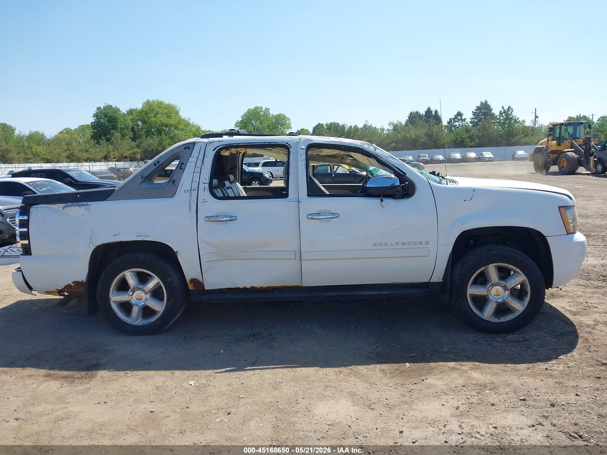 2007 Chevrolet Avalanche 1500 Ltz White vin: 3GNFK12367G267674