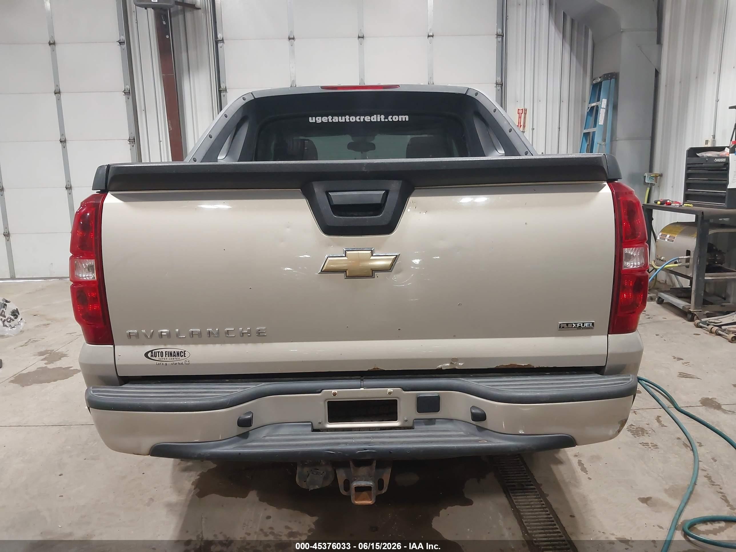 2009 Chevrolet Avalanche 1500 Ls Gold vin: 3GNFK12379G107550