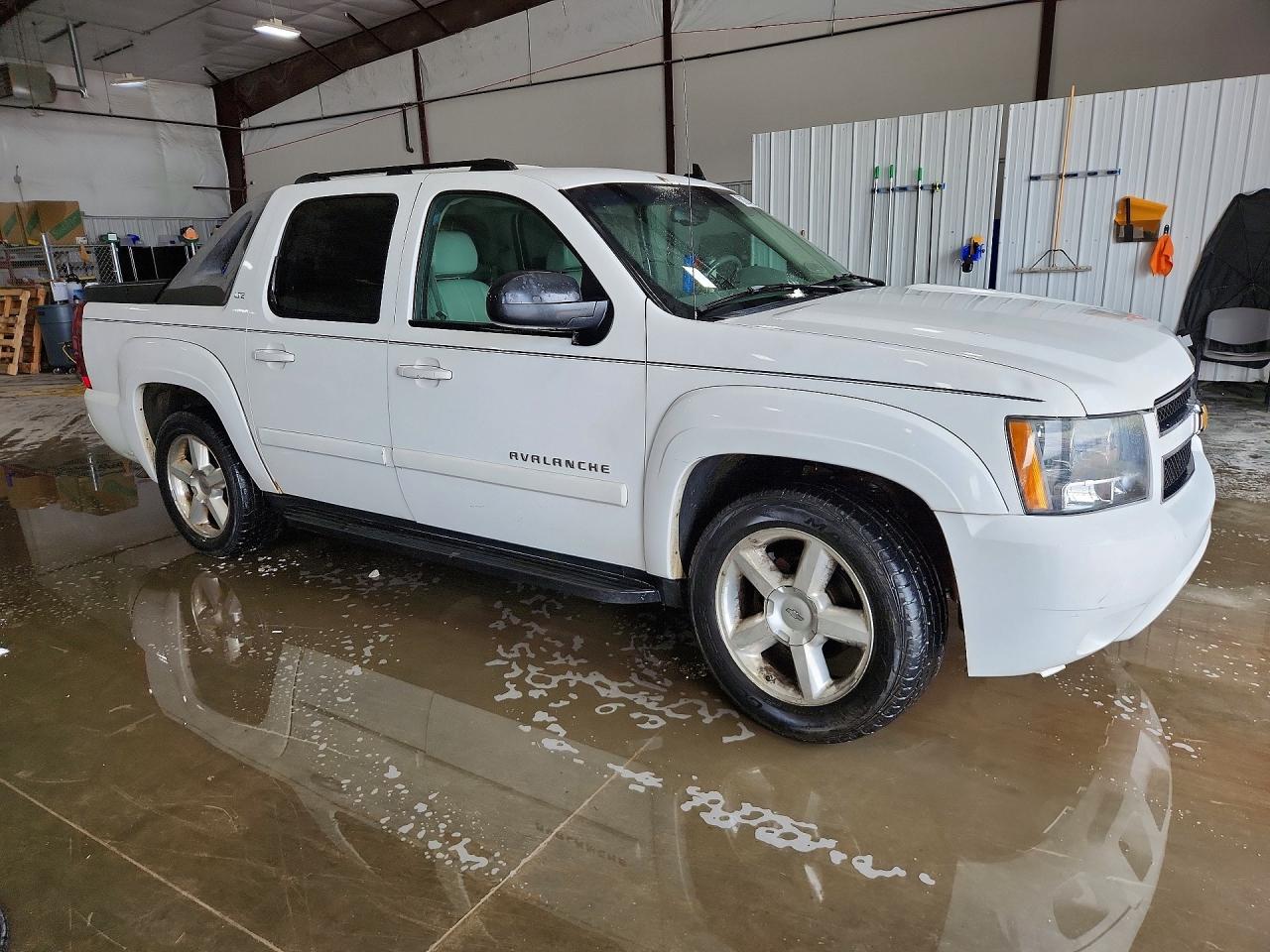 2007 Chevrolet Avalanche K1500 White vin: 3GNFK12387G182352