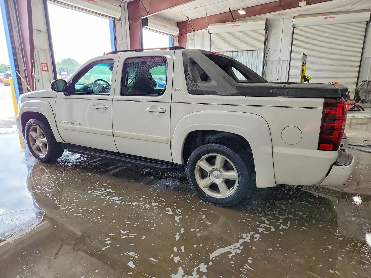 2007 Chevrolet Avalanche K1500 White vin: 3GNFK12387G182352