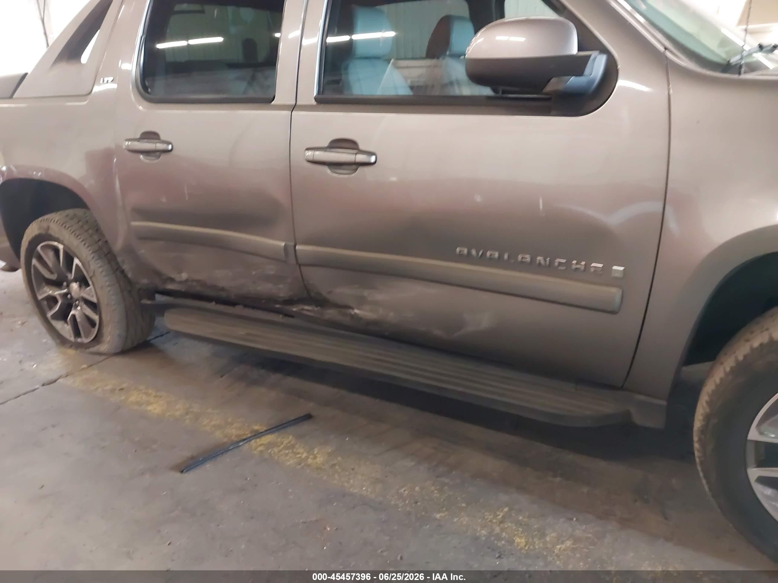 2007 Chevrolet Avalanche 1500 Ltz Beige vin: 3GNFK12397G156200