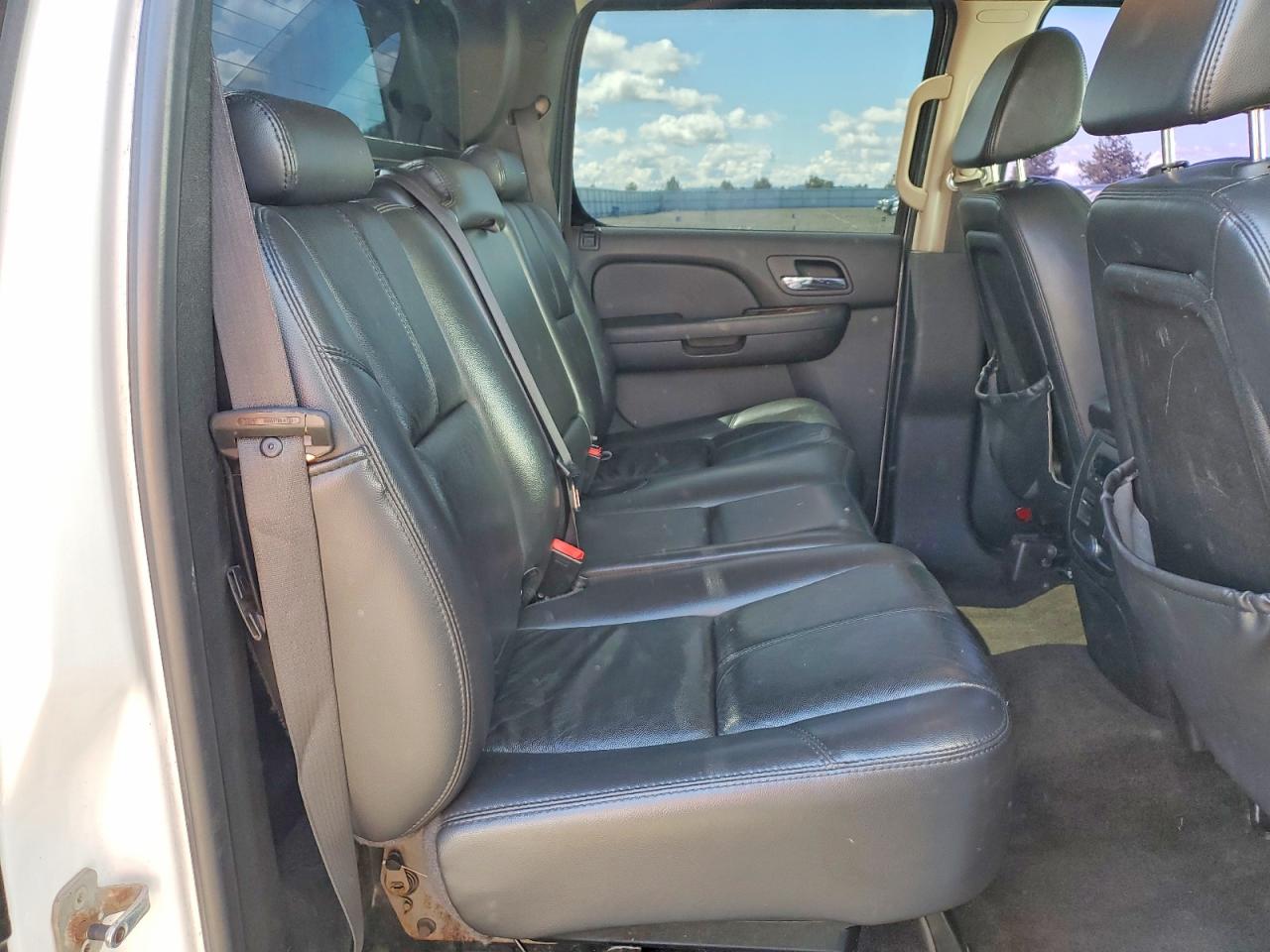 2008 Chevrolet Avalanche K1500 White vin: 3GNFK12398G117396
