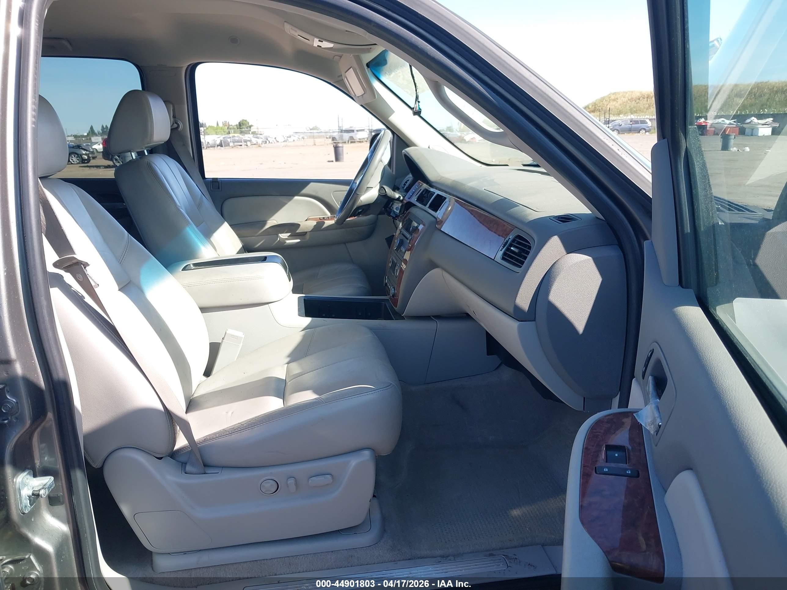2007 Chevrolet Suburban 1500 Lt Gray vin: 3GNFK16317G136629