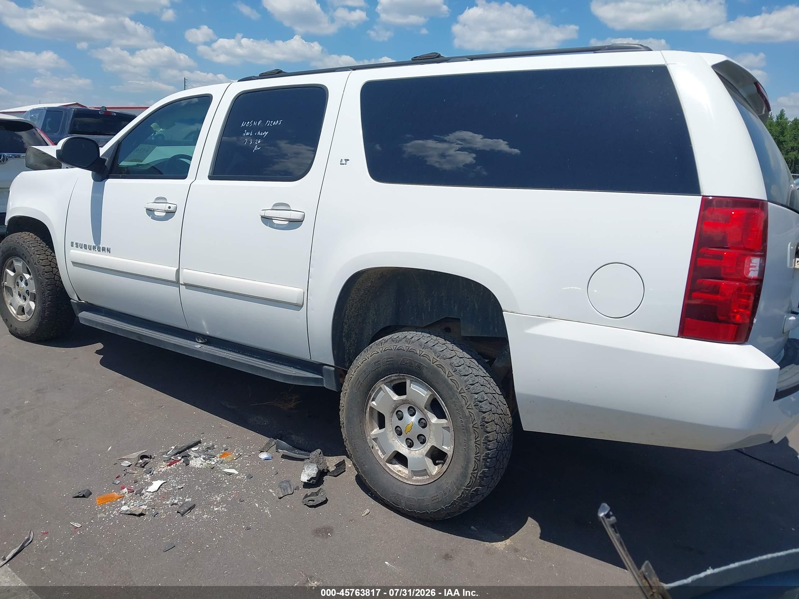 2008 Chevrolet Suburban 1500 Lt Белый vin: 3GNFK16318G115877