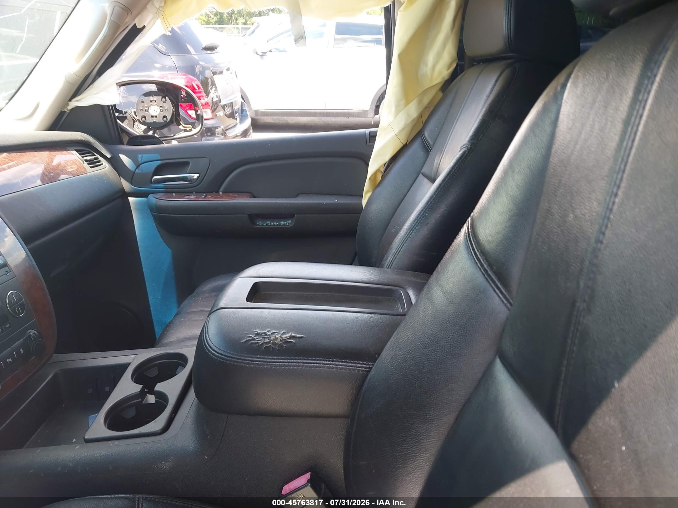 2008 Chevrolet Suburban 1500 Lt Белый vin: 3GNFK16318G115877