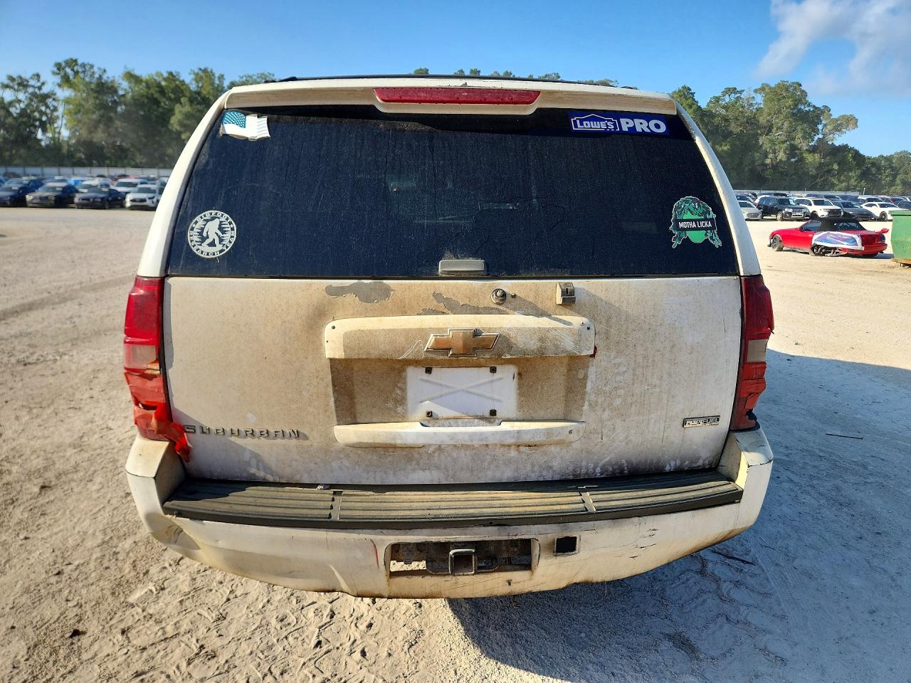 2007 Chevrolet Suburban K1500 White vin: 3GNFK16337G244458