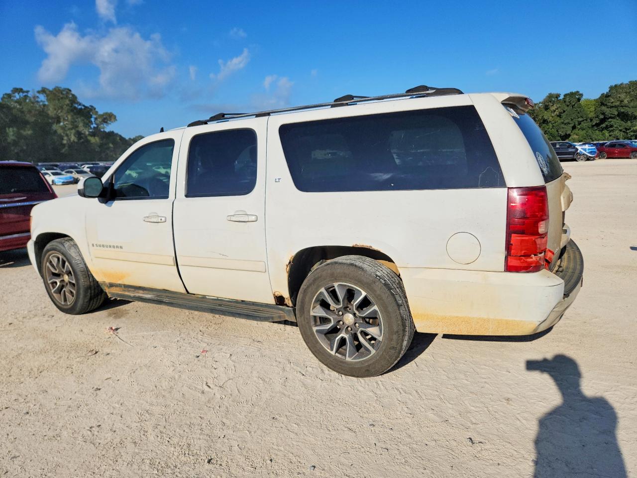2007 Chevrolet Suburban K1500 White vin: 3GNFK16337G244458