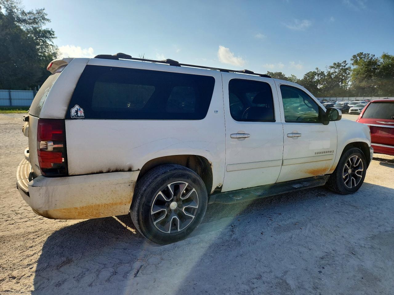 2007 Chevrolet Suburban K1500 White vin: 3GNFK16337G244458