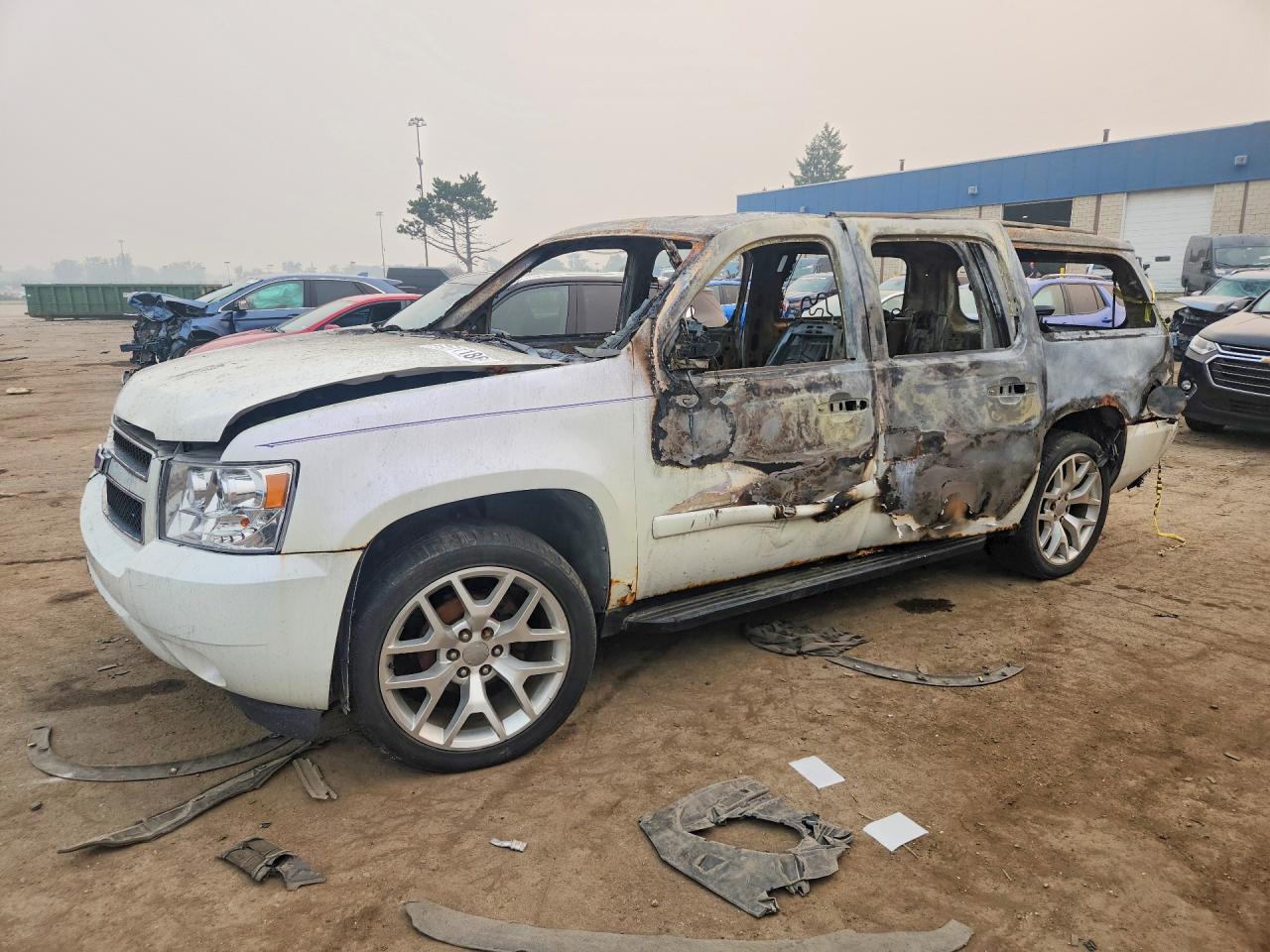 2007 Chevrolet Suburban K1500 White vin: 3GNFK16347G184898