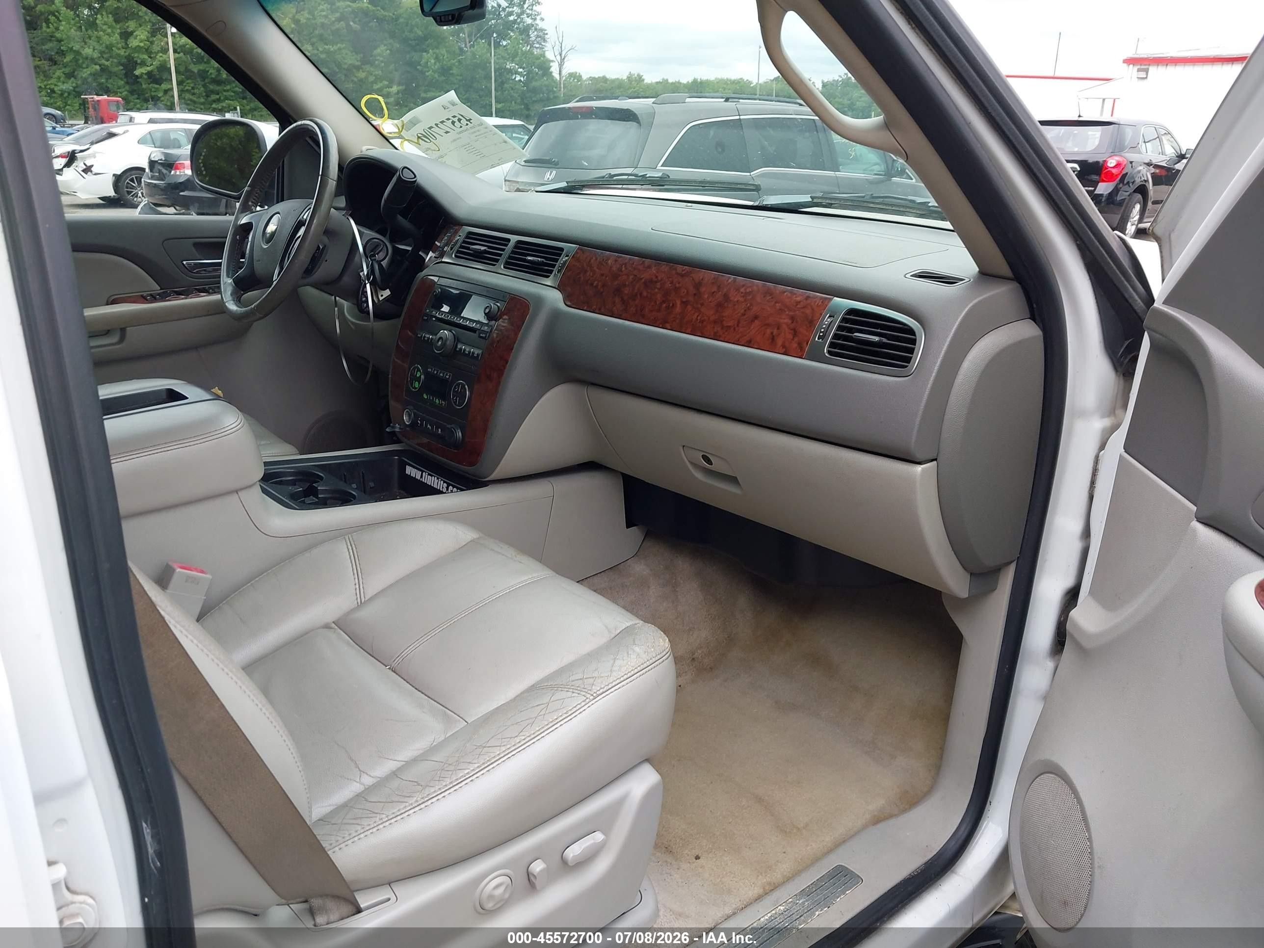 2007 Chevrolet Suburban Lt White vin: 3GNFK16347G185940