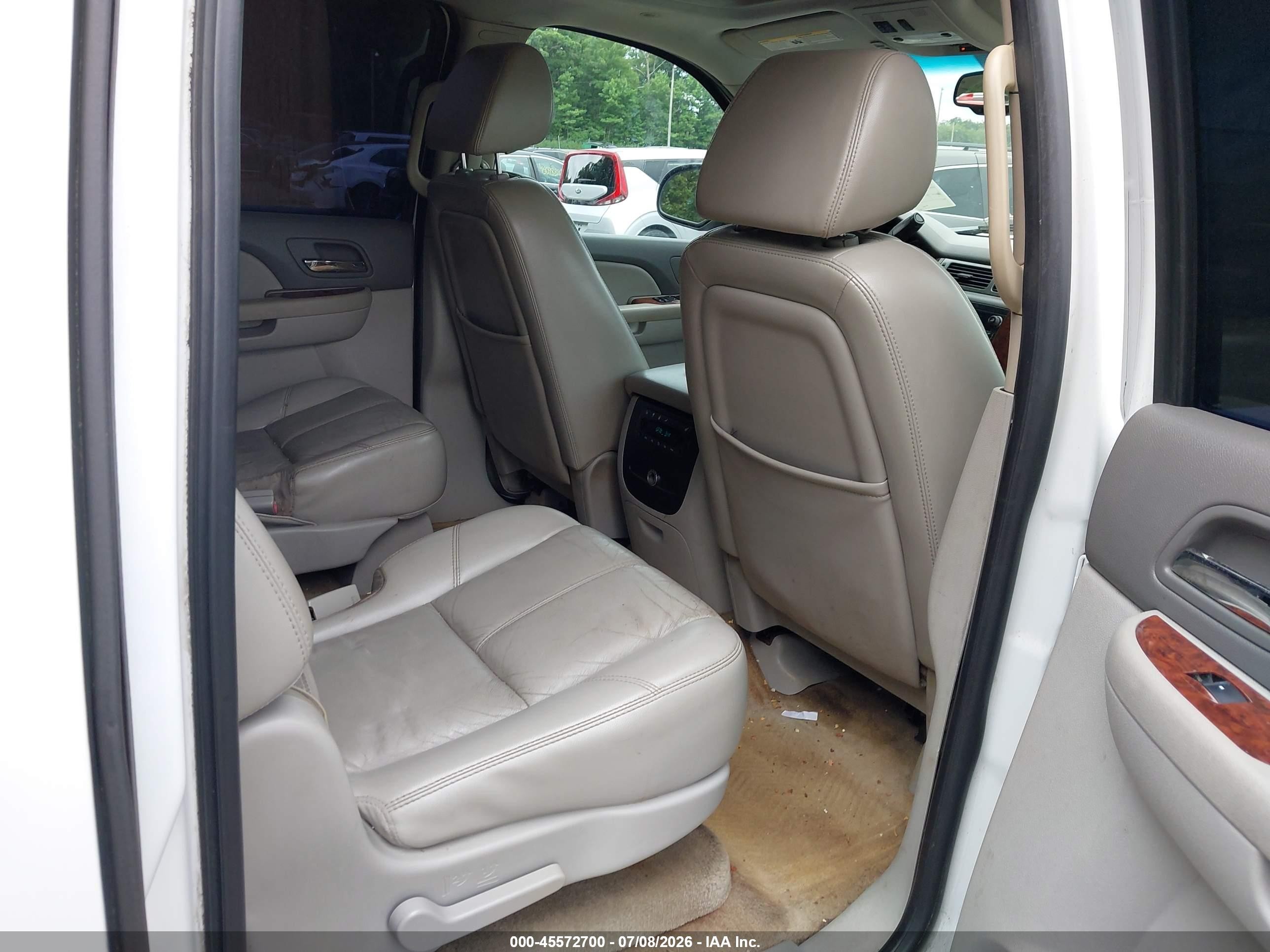 2007 Chevrolet Suburban Lt White vin: 3GNFK16347G185940