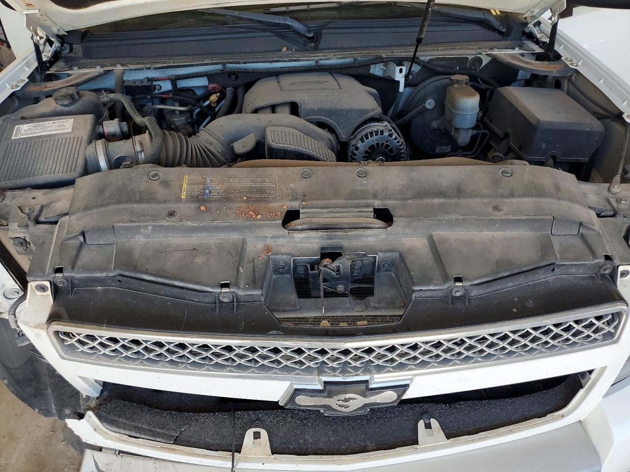 2007 Chevrolet Suburban K1500 Белый vin: 3GNFK16357G285237