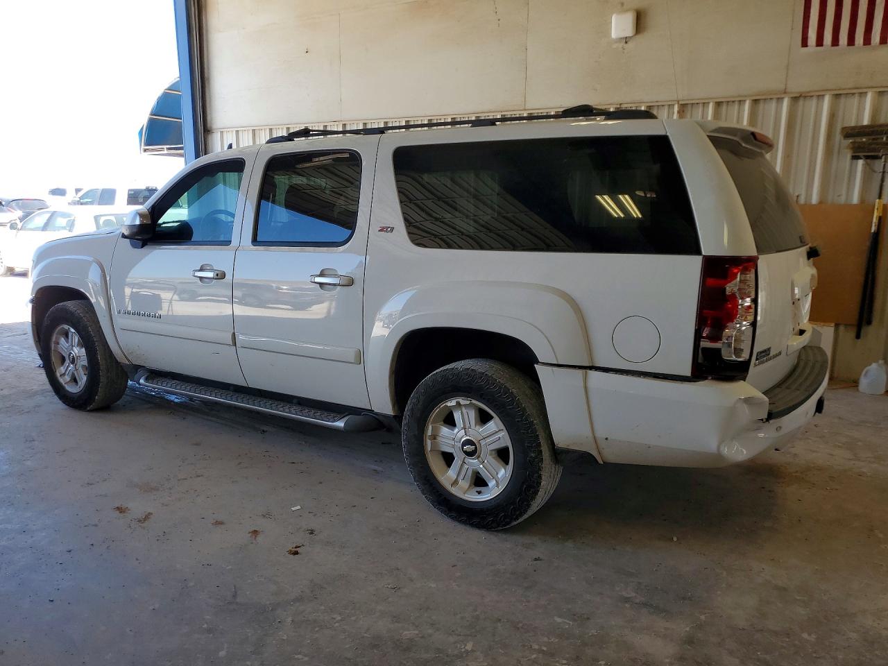 2007 Chevrolet Suburban K1500 Белый vin: 3GNFK16357G285237