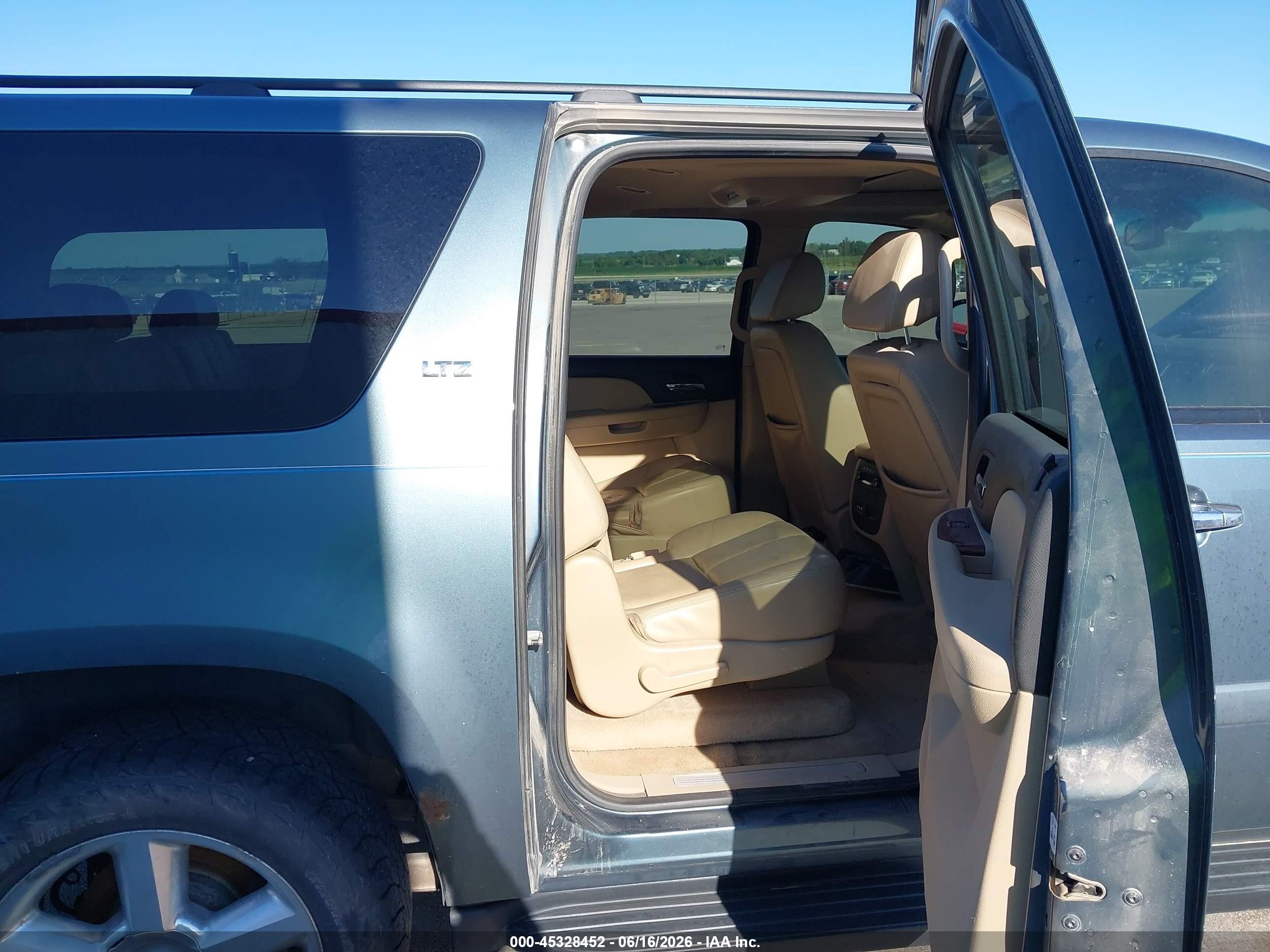 2008 Chevrolet Suburban 1500 Ltz Blue vin: 3GNFK16358G182305
