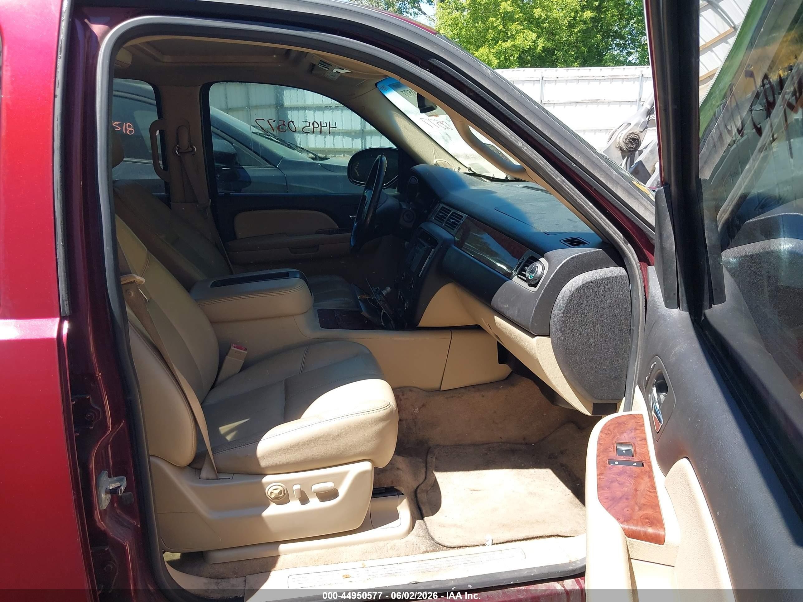 2008 Chevrolet Suburban 1500 Ltz Темно-бордовый vin: 3GNFK16368G237957