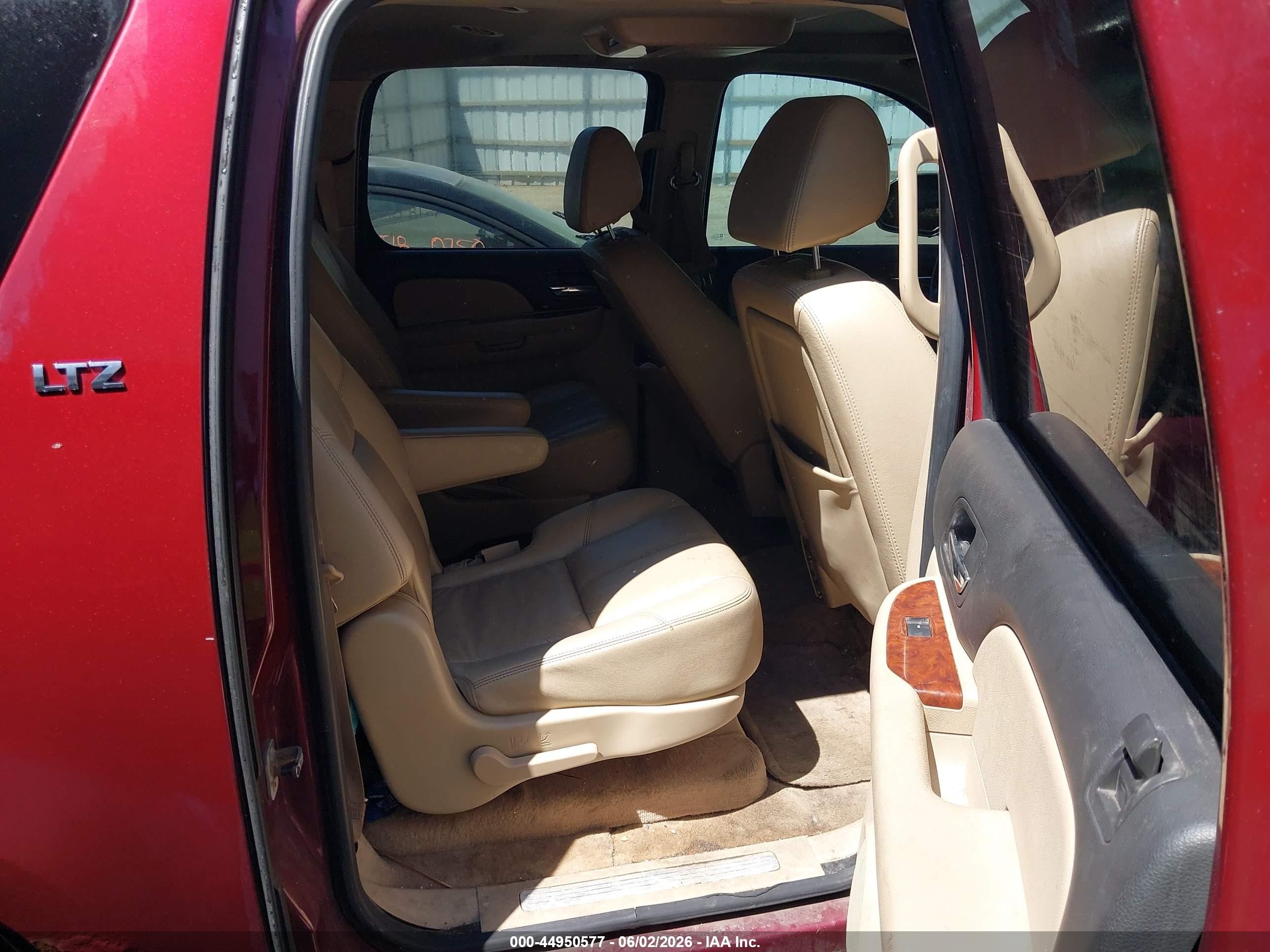 2008 Chevrolet Suburban 1500 Ltz Темно-бордовый vin: 3GNFK16368G237957