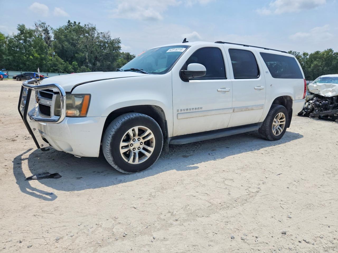 2007 Chevrolet Suburban K1500 White vin: 3GNFK16377G101447