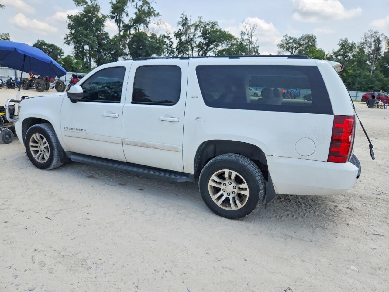 2007 Chevrolet Suburban K1500 White vin: 3GNFK16377G101447