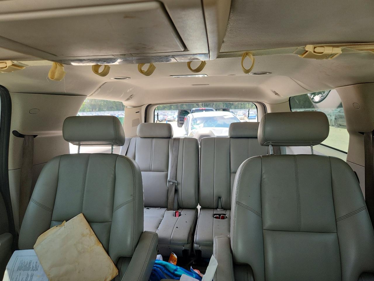 2007 Chevrolet Suburban K1500 White vin: 3GNFK16377G101447