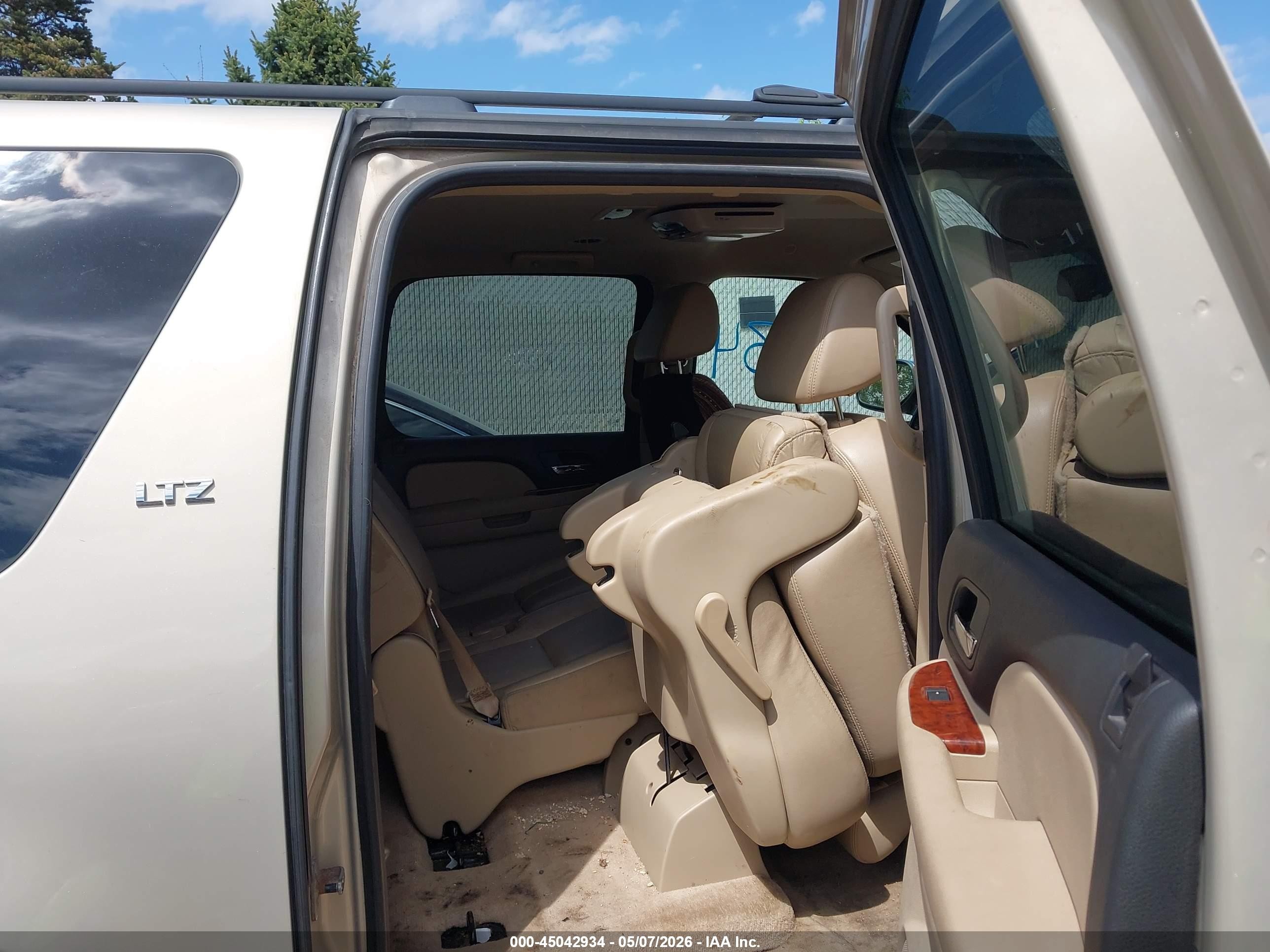 2008 Chevrolet Suburban 1500 Ltz Beige vin: 3GNFK16378G176554