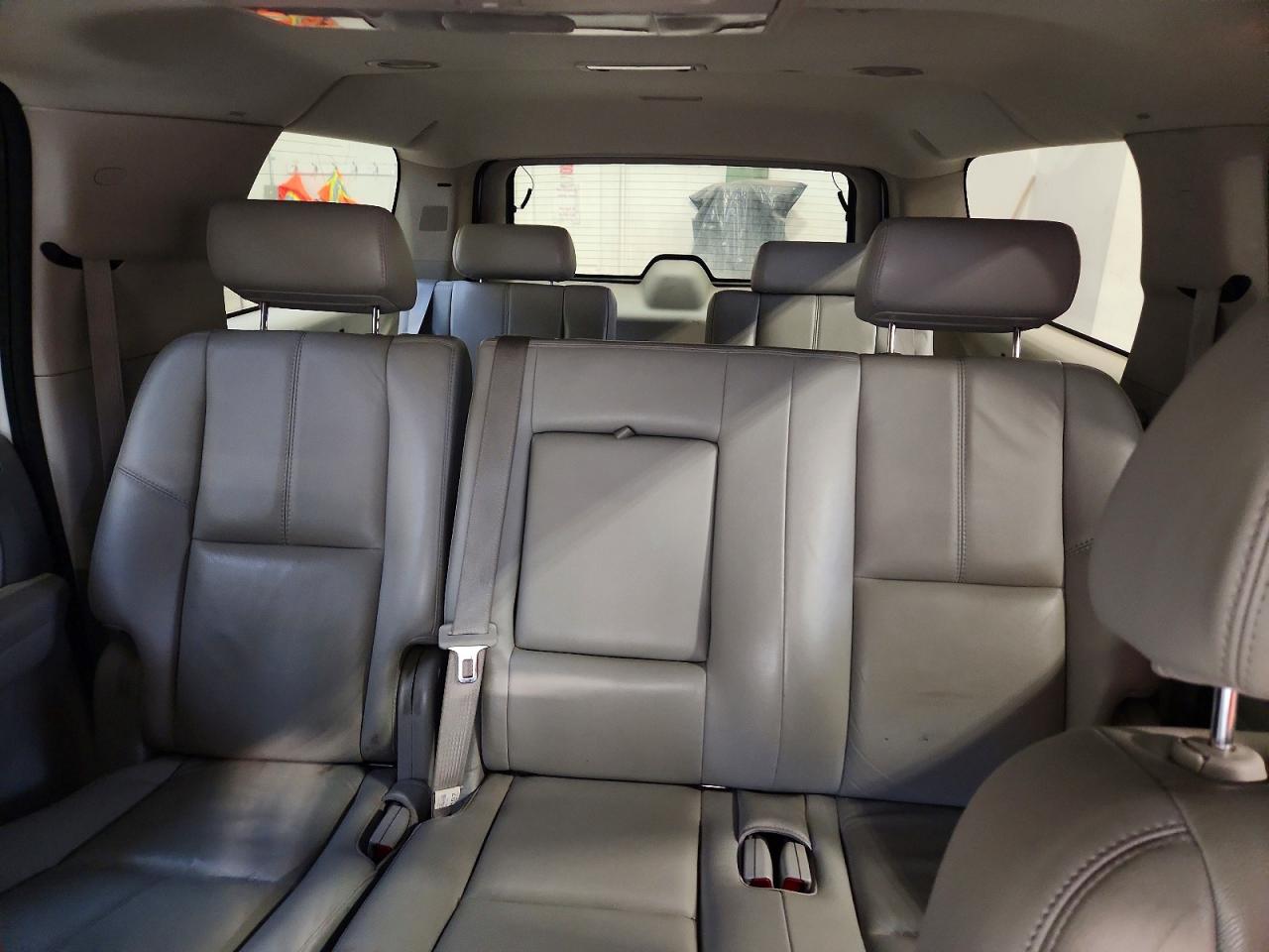 2007 Chevrolet Suburban K1500 White vin: 3GNFK16387G315010