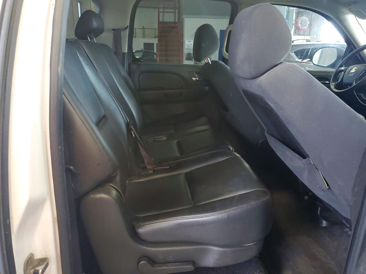2008 Chevrolet Suburban K1500 Ls White vin: 3GNFK16388G303618