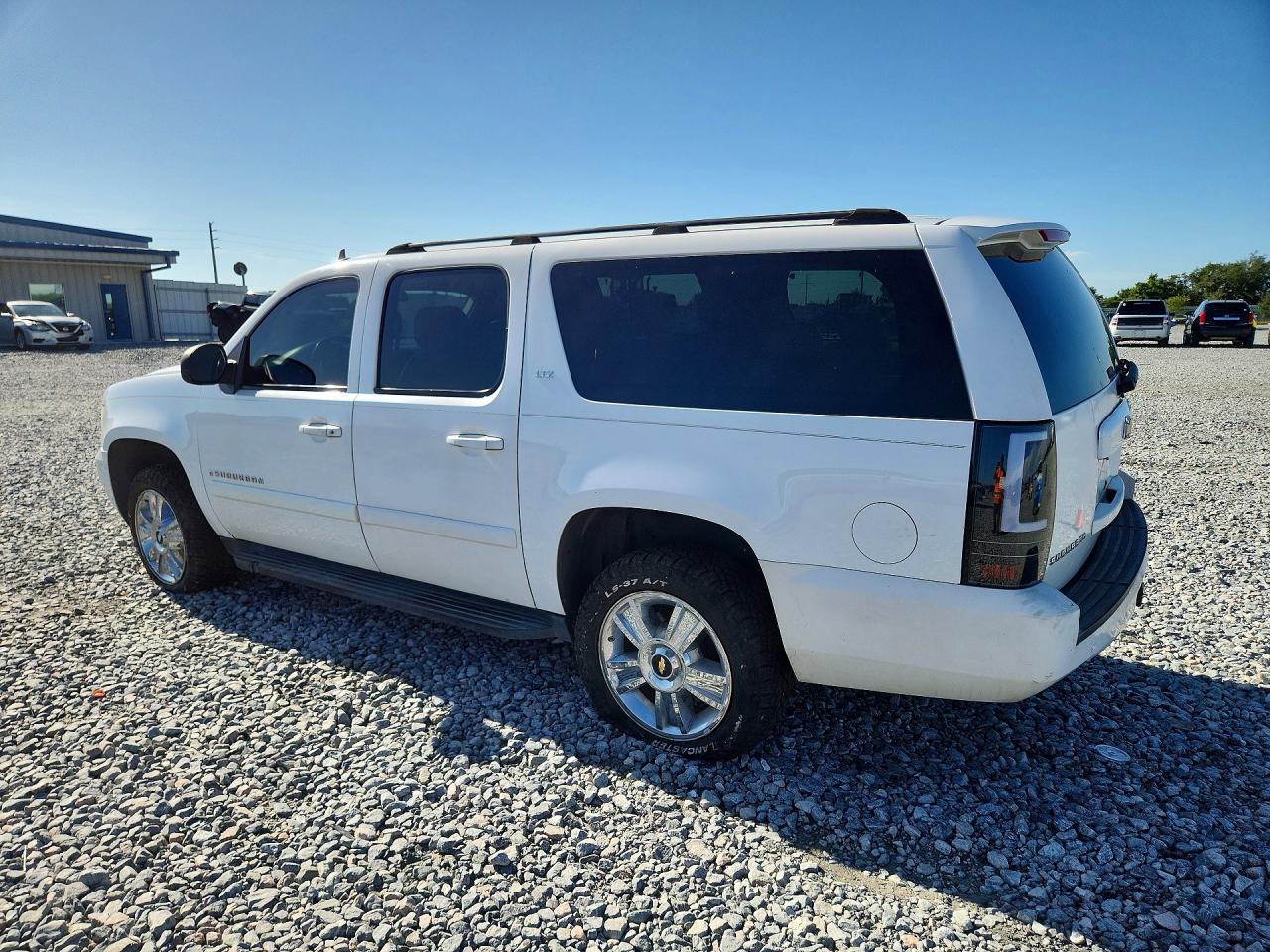 2007 Chevrolet Suburban K1500 White vin: 3GNFK16397G217037