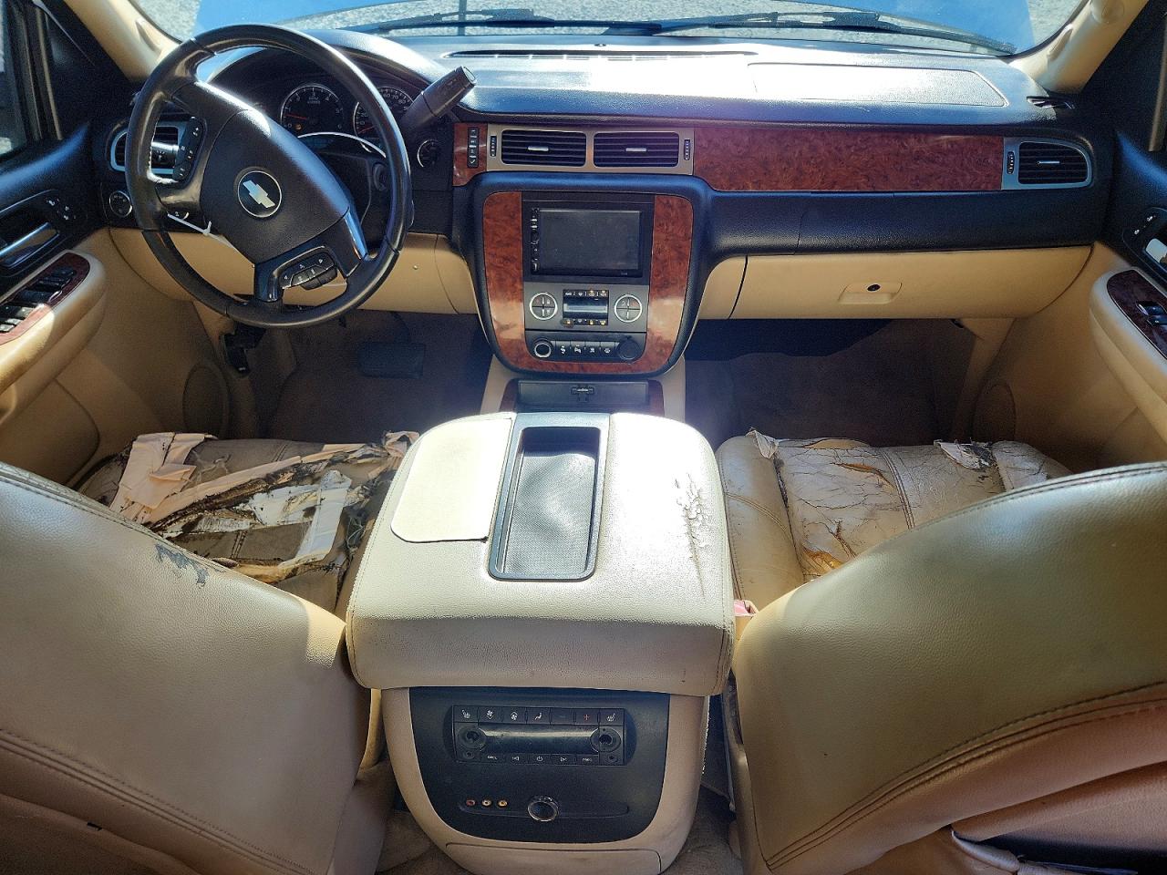 2007 Chevrolet Suburban K1500 White vin: 3GNFK16397G217037