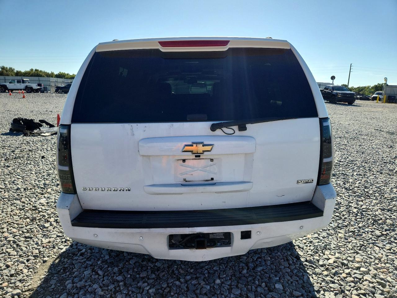 2007 Chevrolet Suburban K1500 White vin: 3GNFK16397G217037