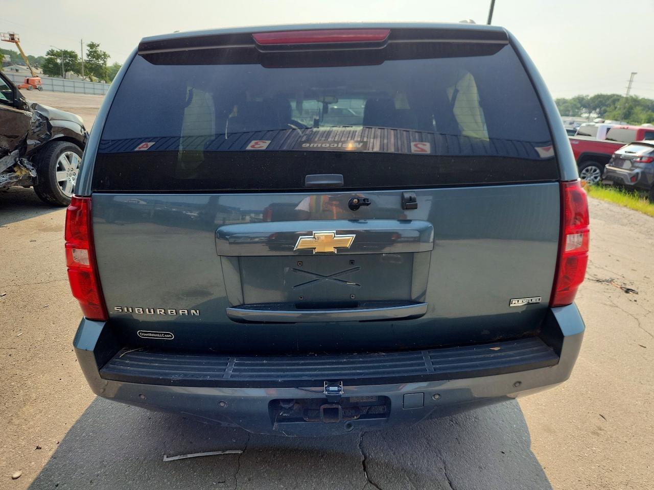 2008 Chevrolet Suburban Серый vin: 3GNFK16398G103556
