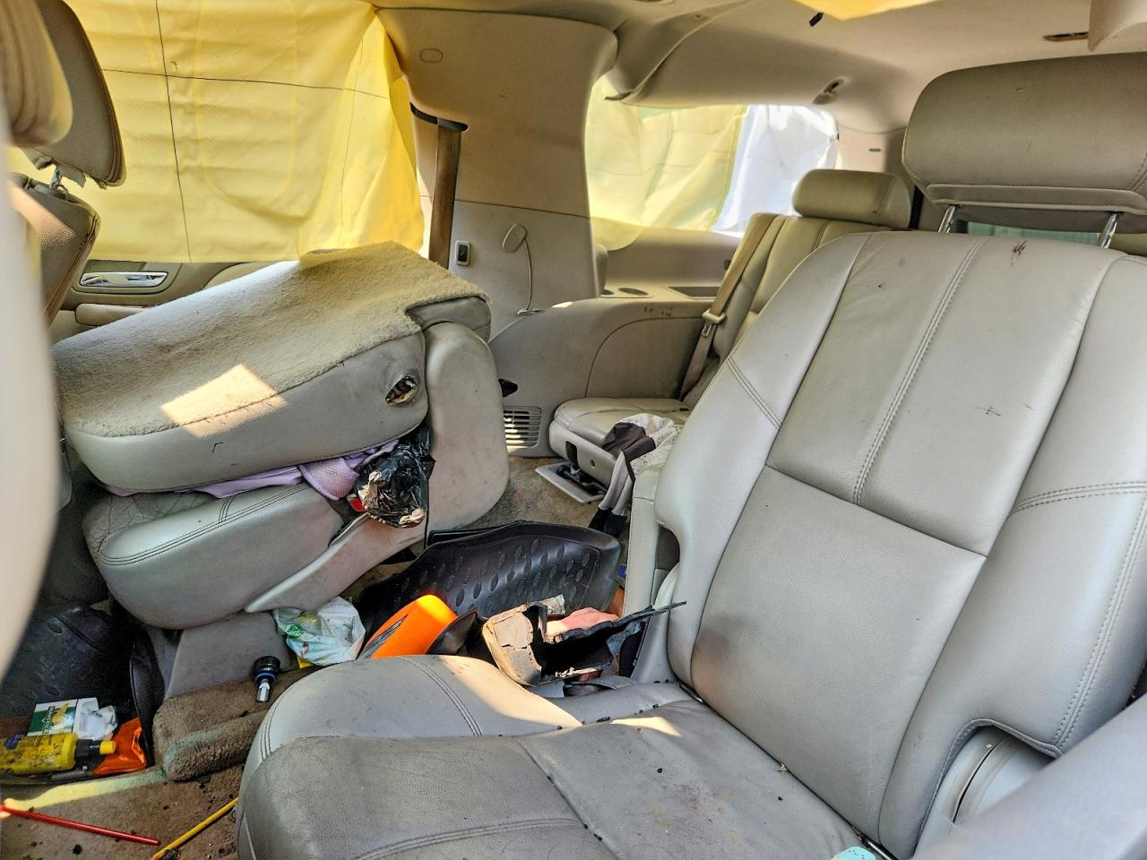2008 Chevrolet Suburban Серый vin: 3GNFK16398G103556