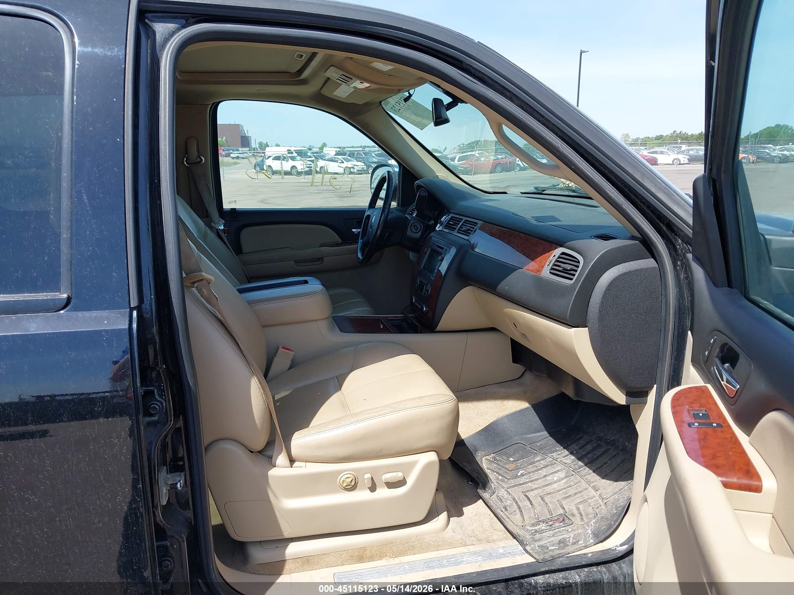 2008 Chevrolet Suburban 1500 Ltz Черный vin: 3GNFK16398G199396