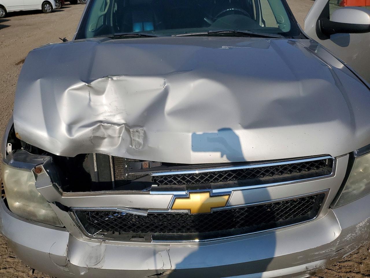 2008 Chevrolet Suburban K1500 Ls Silver vin: 3GNFK163X8G159893
