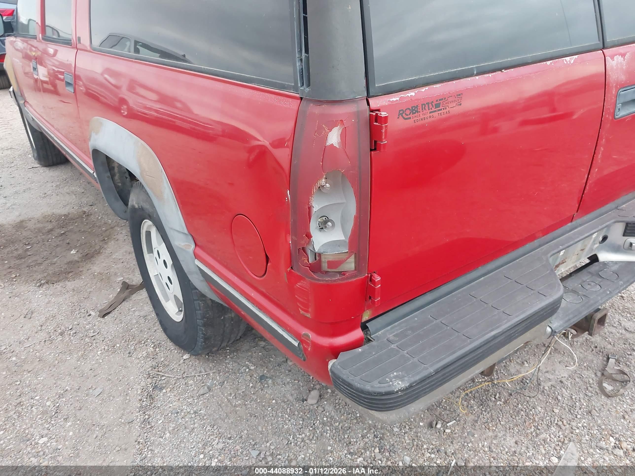 1995 Chevrolet Suburban K1500 Red vin: 3GNFK16K3SG120464