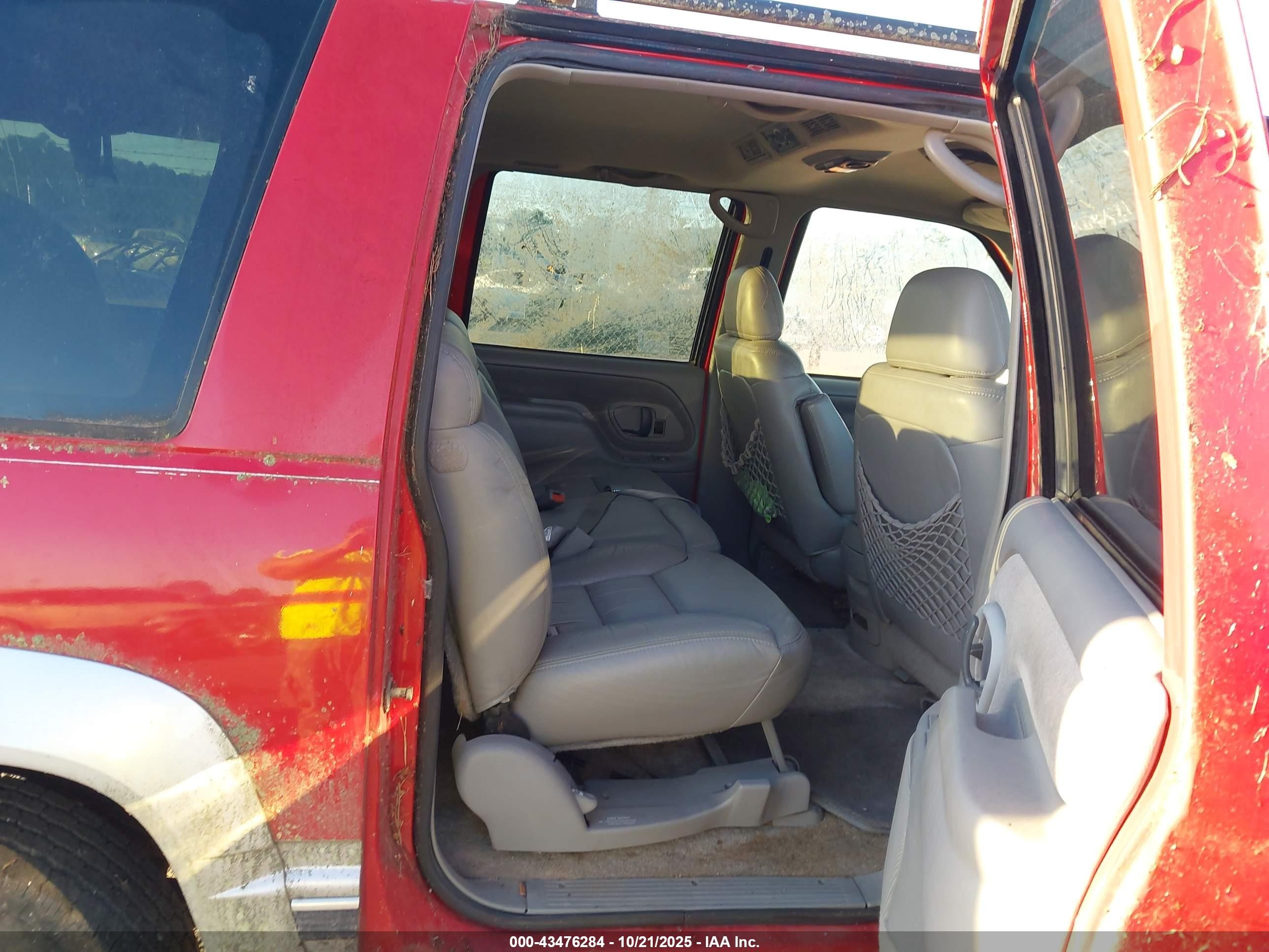 1997 Chevrolet Suburban 1500   Red vin: 3GNFK16R0VG107804