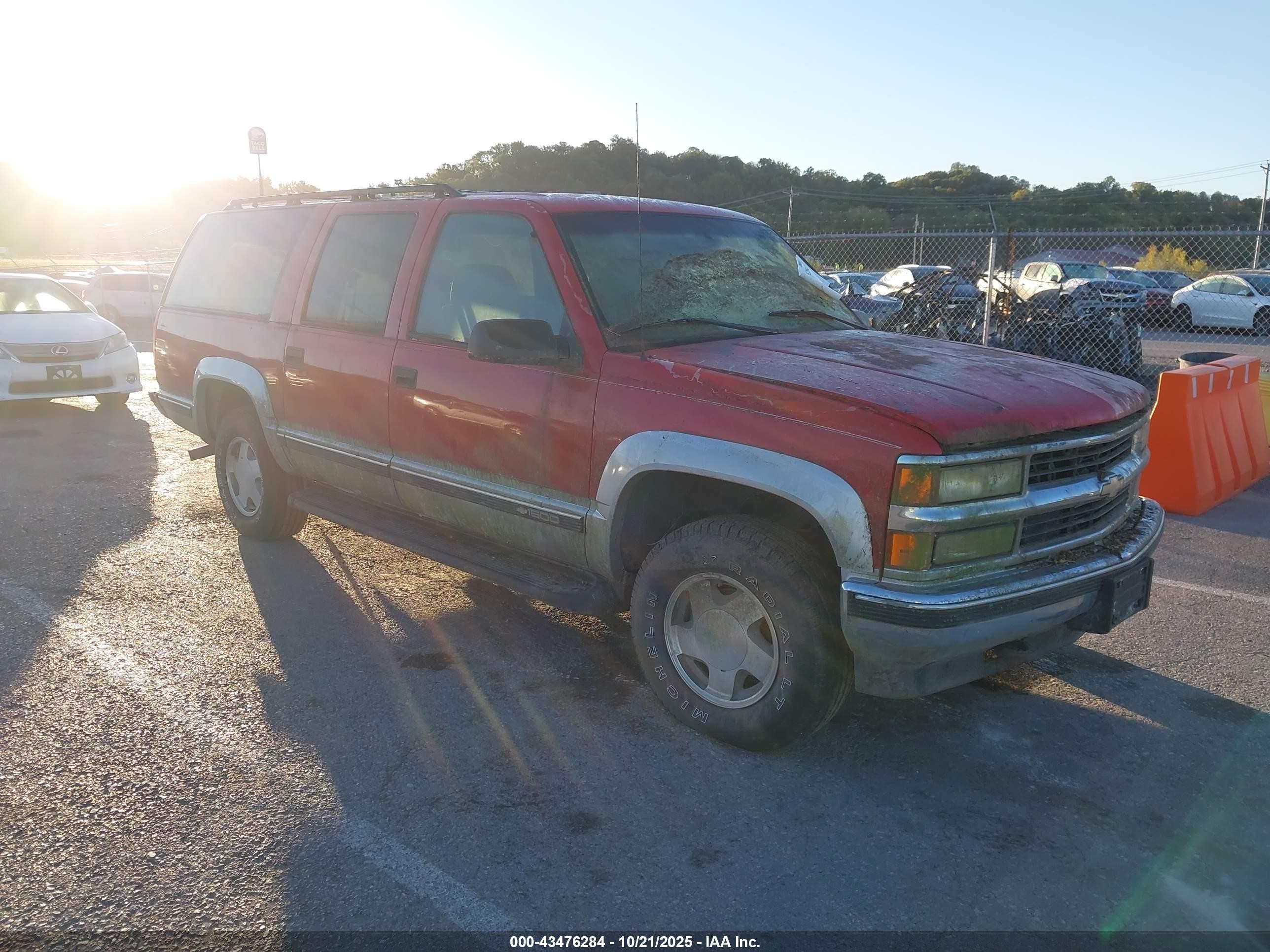 1997 Chevrolet Suburban 1500   Red vin: 3GNFK16R0VG107804