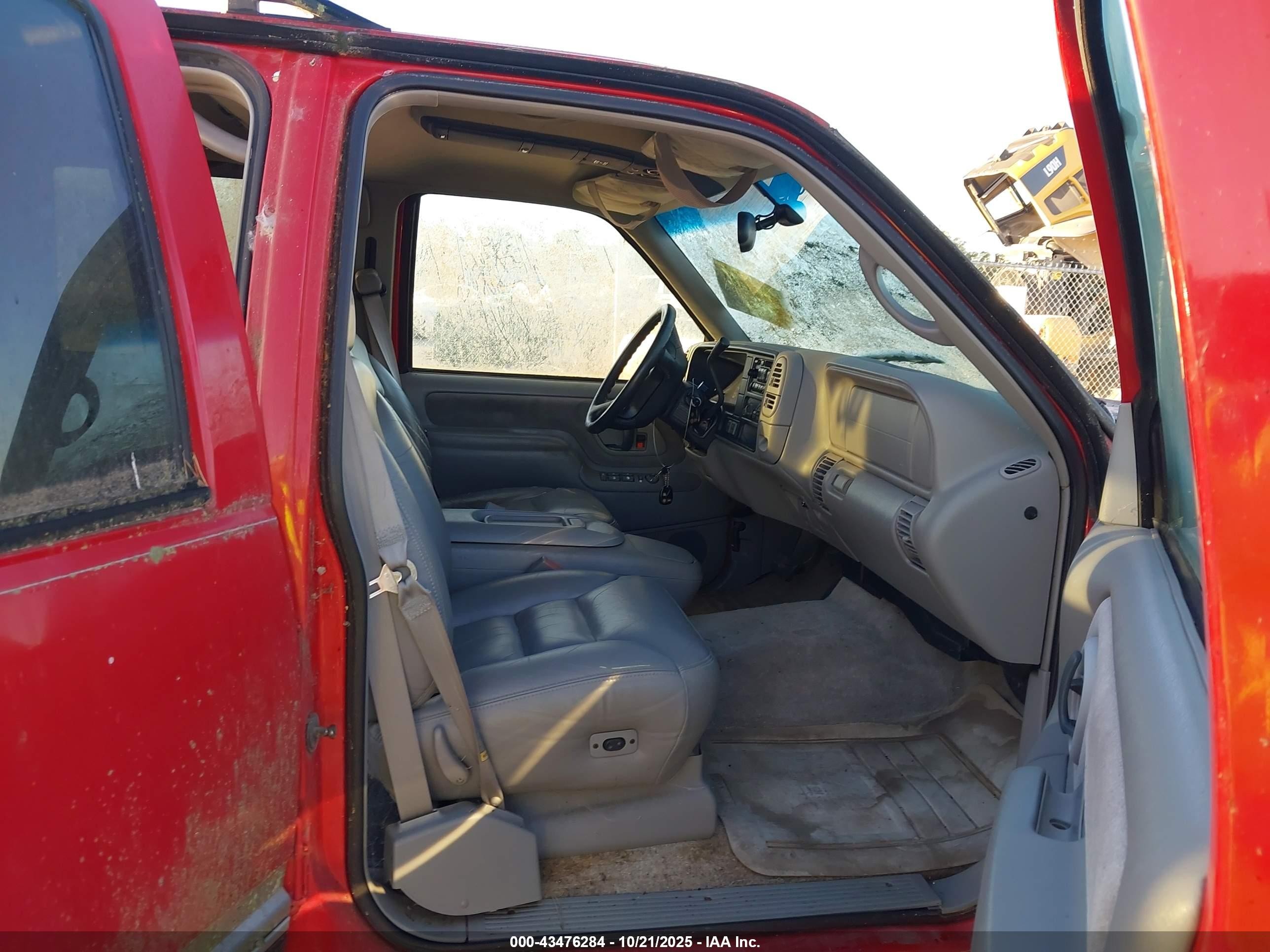 1997 Chevrolet Suburban 1500   Red vin: 3GNFK16R0VG107804