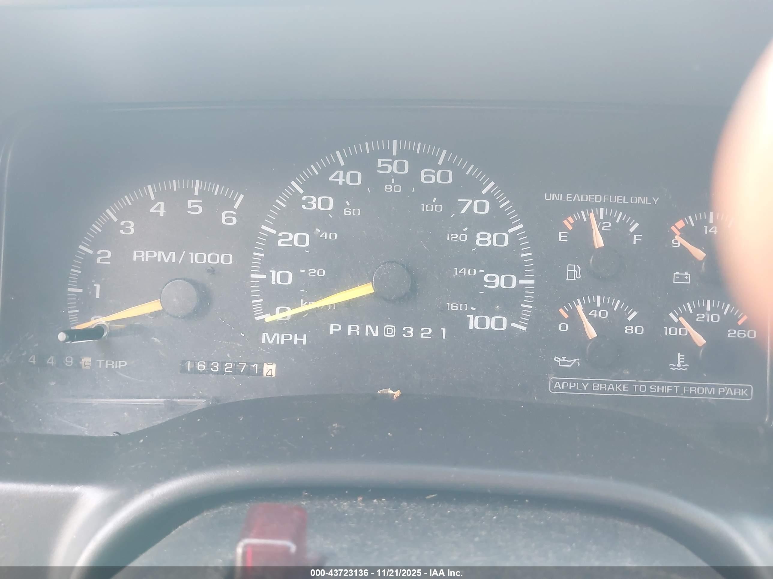 1997 Chevrolet Suburban 1500   Белый vin: 3GNFK16R0VG125784
