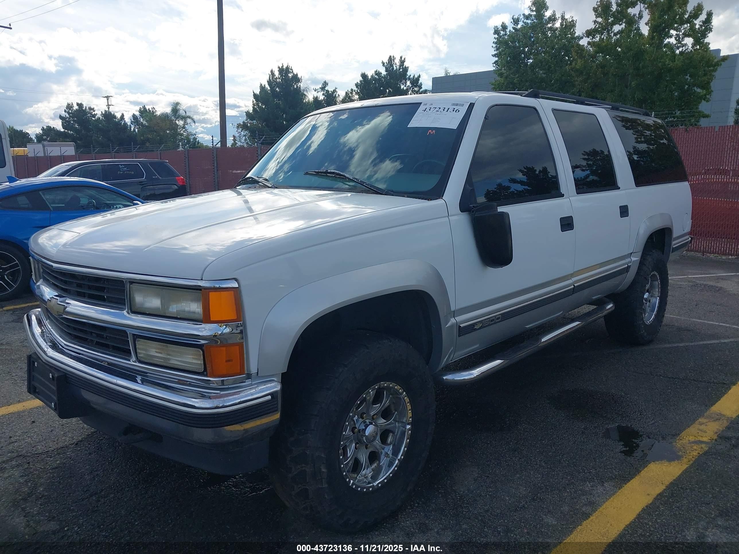 1997 Chevrolet Suburban 1500   Белый vin: 3GNFK16R0VG125784