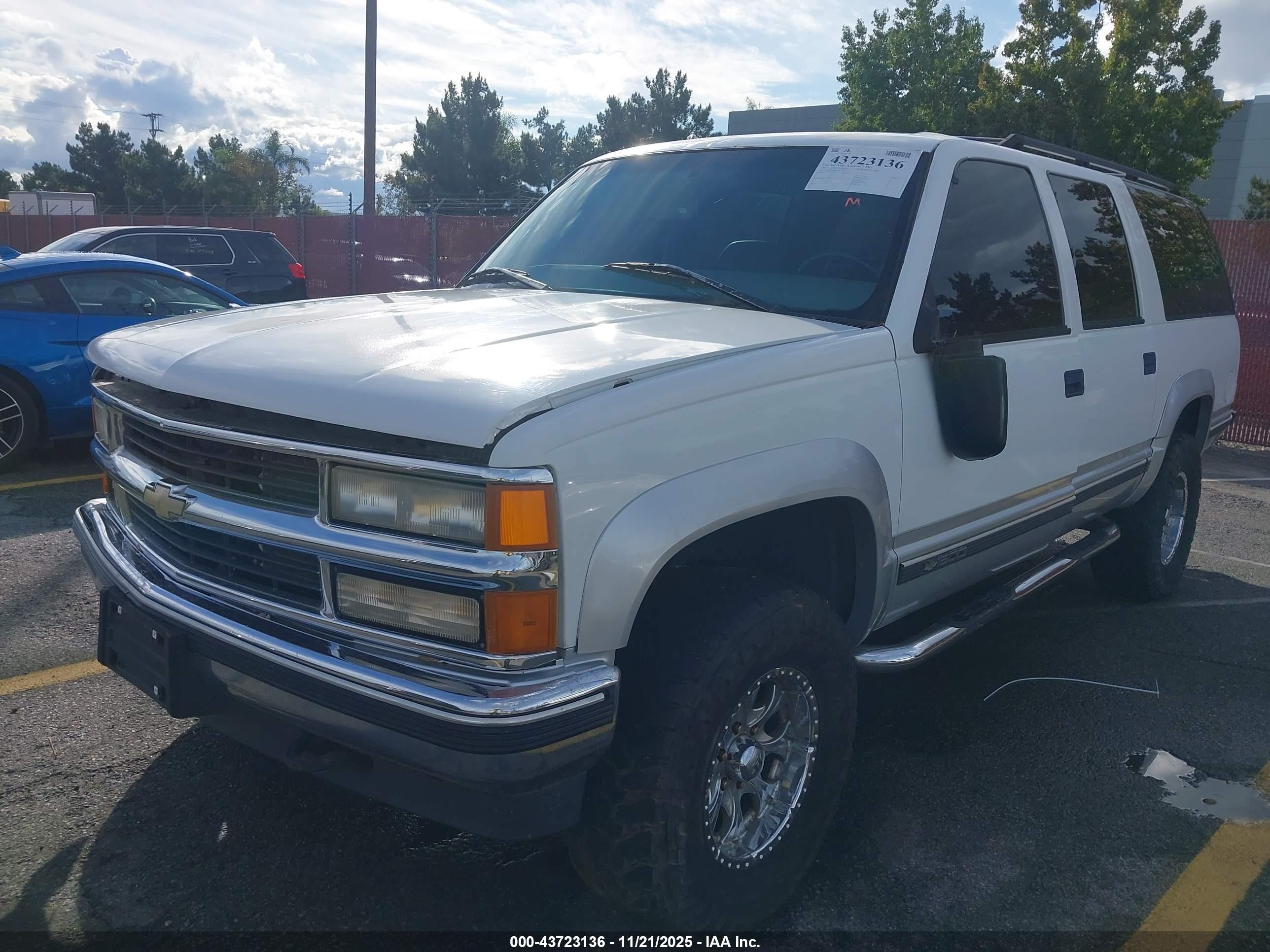 1997 Chevrolet Suburban 1500   Белый vin: 3GNFK16R0VG125784