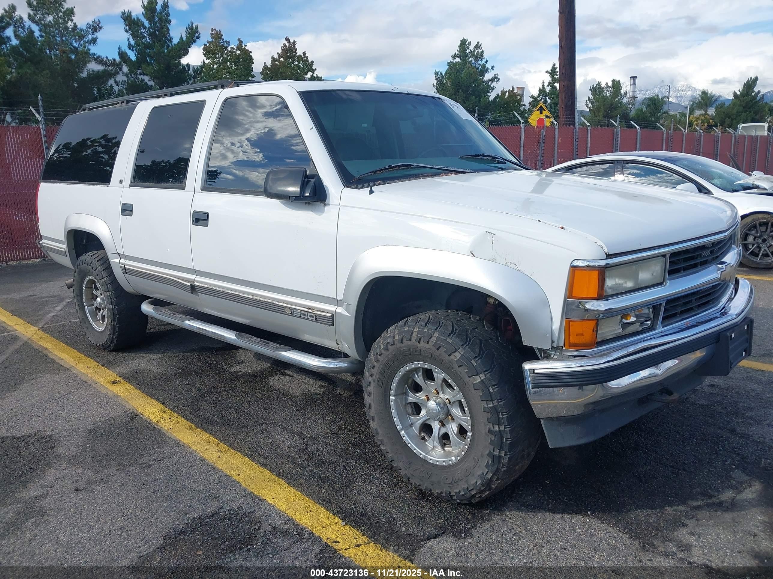 1997 Chevrolet Suburban 1500   Белый vin: 3GNFK16R0VG125784