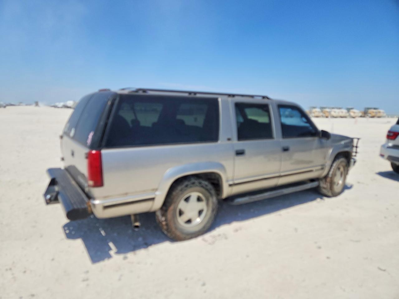 1999 Chevrolet Suburban Серый vin: 3GNFK16R0XG122984