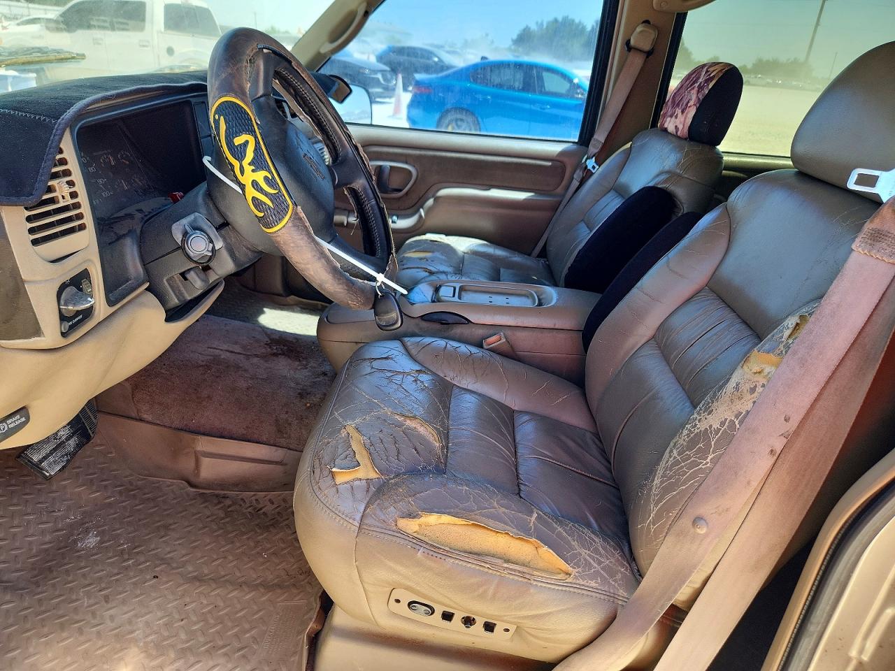 1999 Chevrolet Suburban Серый vin: 3GNFK16R0XG122984